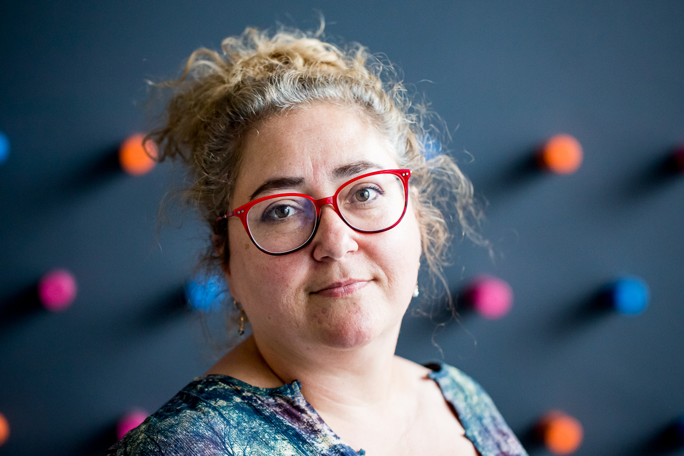 Zdjęcie twarzy uśmiechniętej kobiety