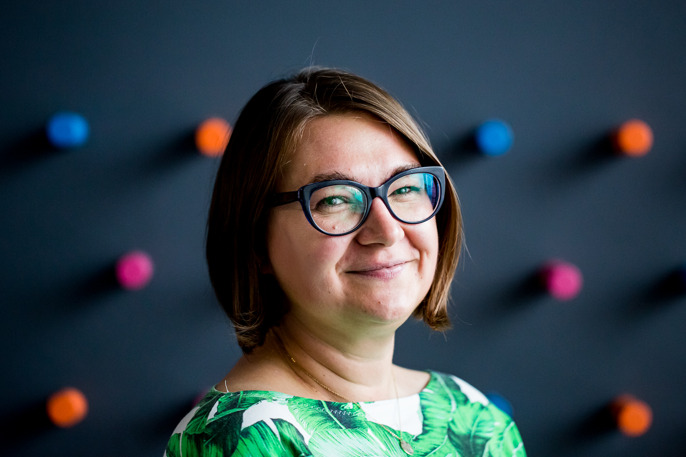 Zdjęcie twarzy uśmiechniętej kobiety